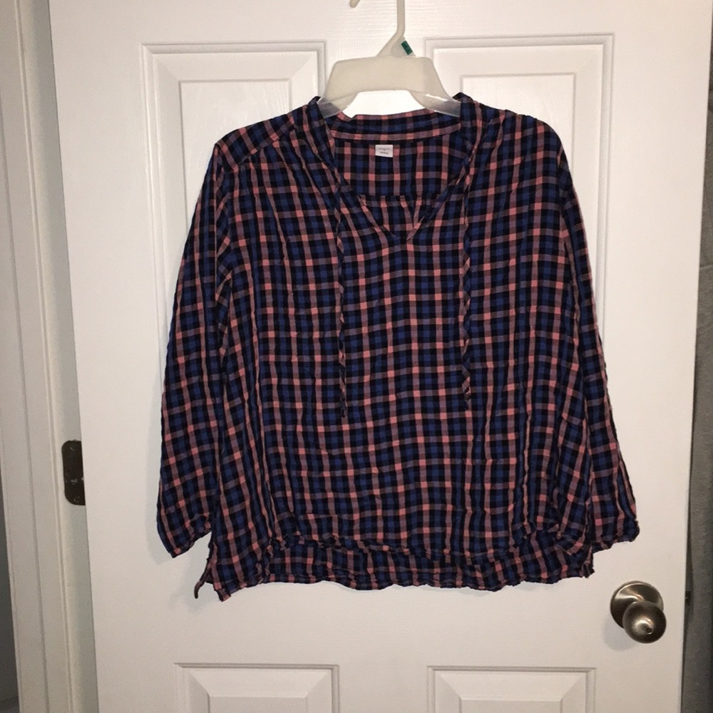 Dark blue and pink plad shirt